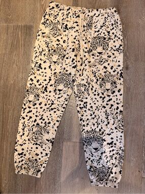 Z Supply Cream Leopard Face Jogger Pants 0576